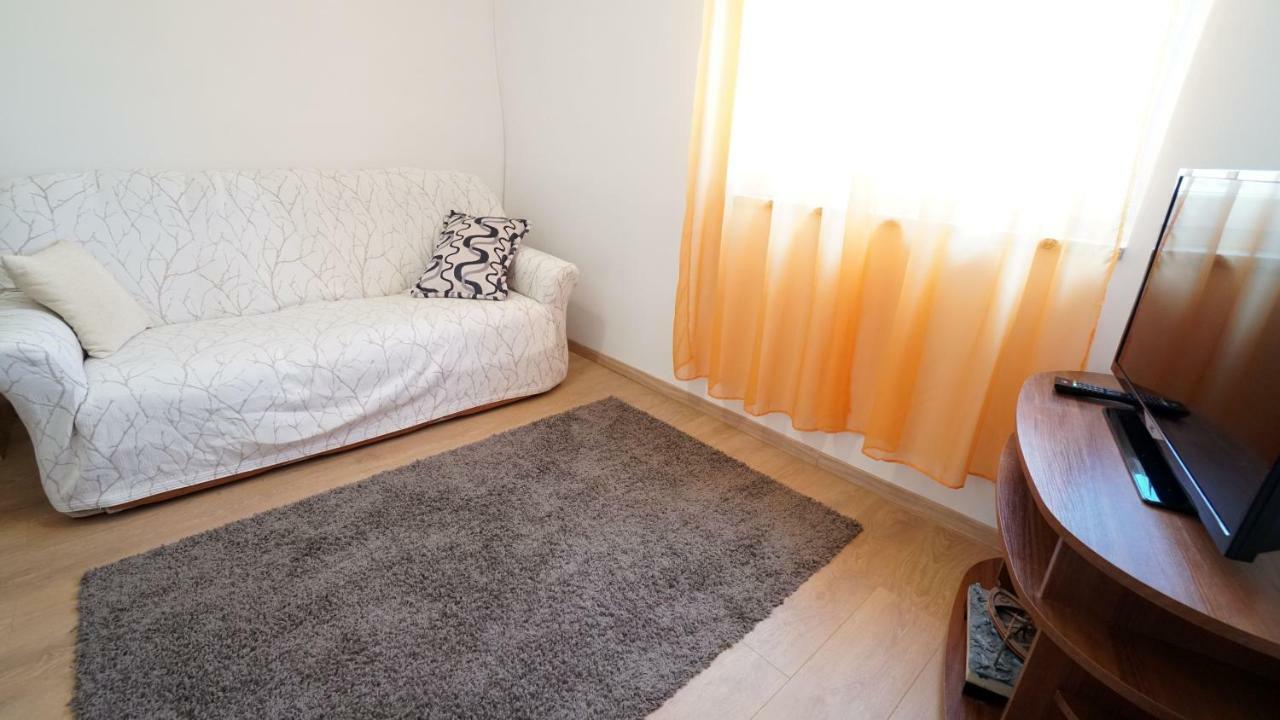 Apartment Ana Винерац Екстериор снимка