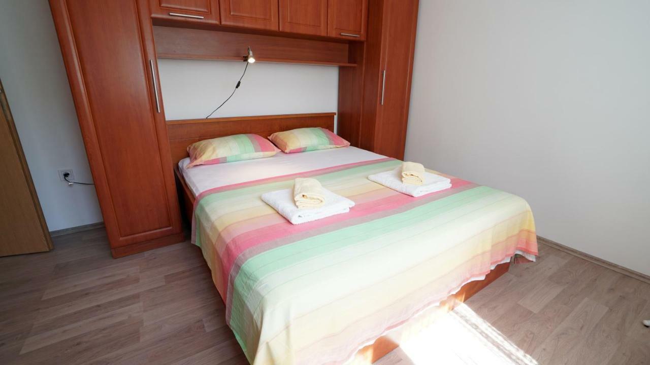 Apartment Ana Винерац Екстериор снимка
