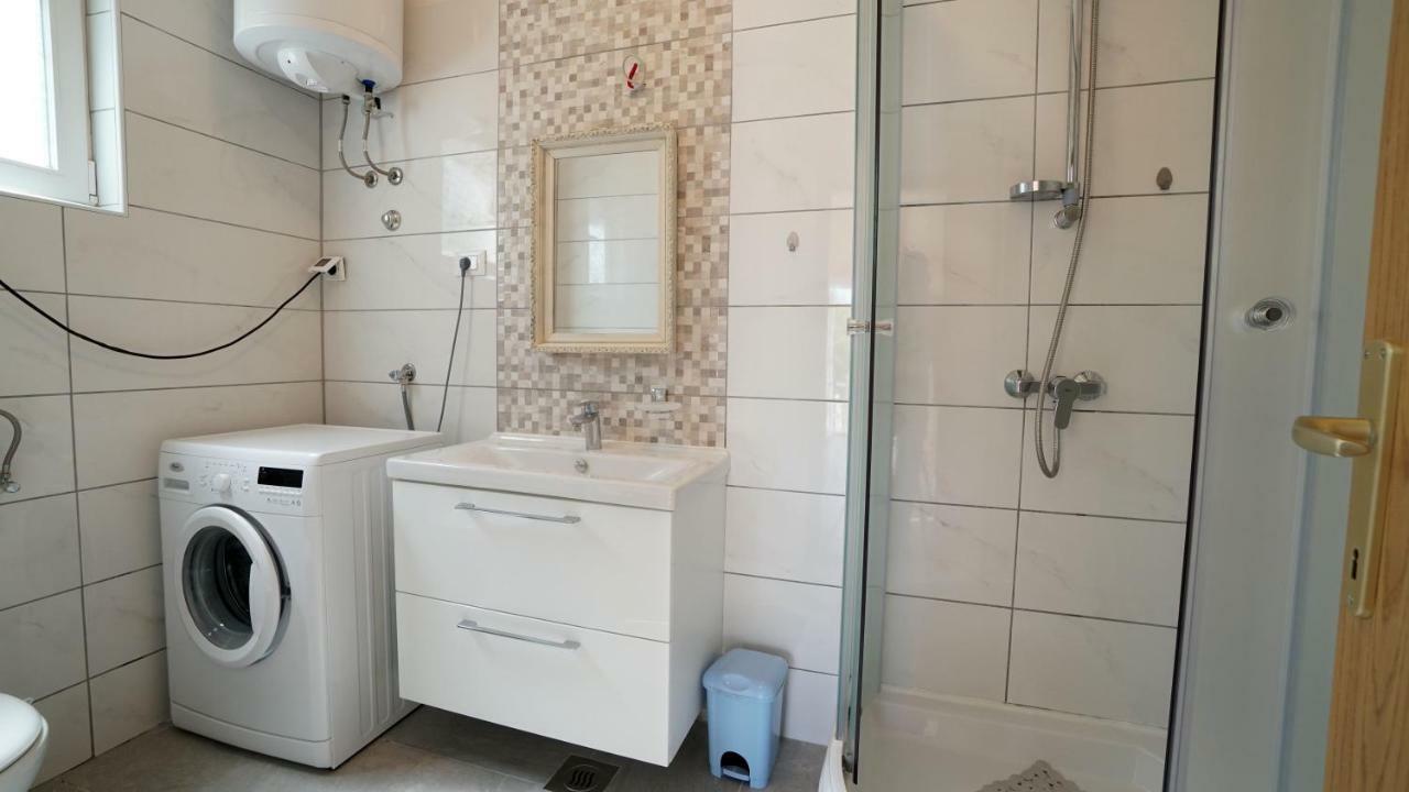 Apartment Ana Винерац Екстериор снимка