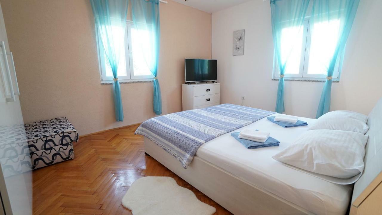 Apartment Ana Винерац Екстериор снимка