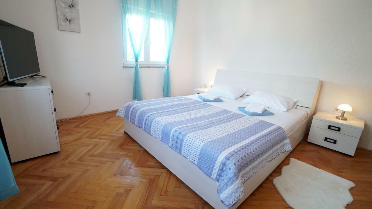 Apartment Ana Винерац Екстериор снимка